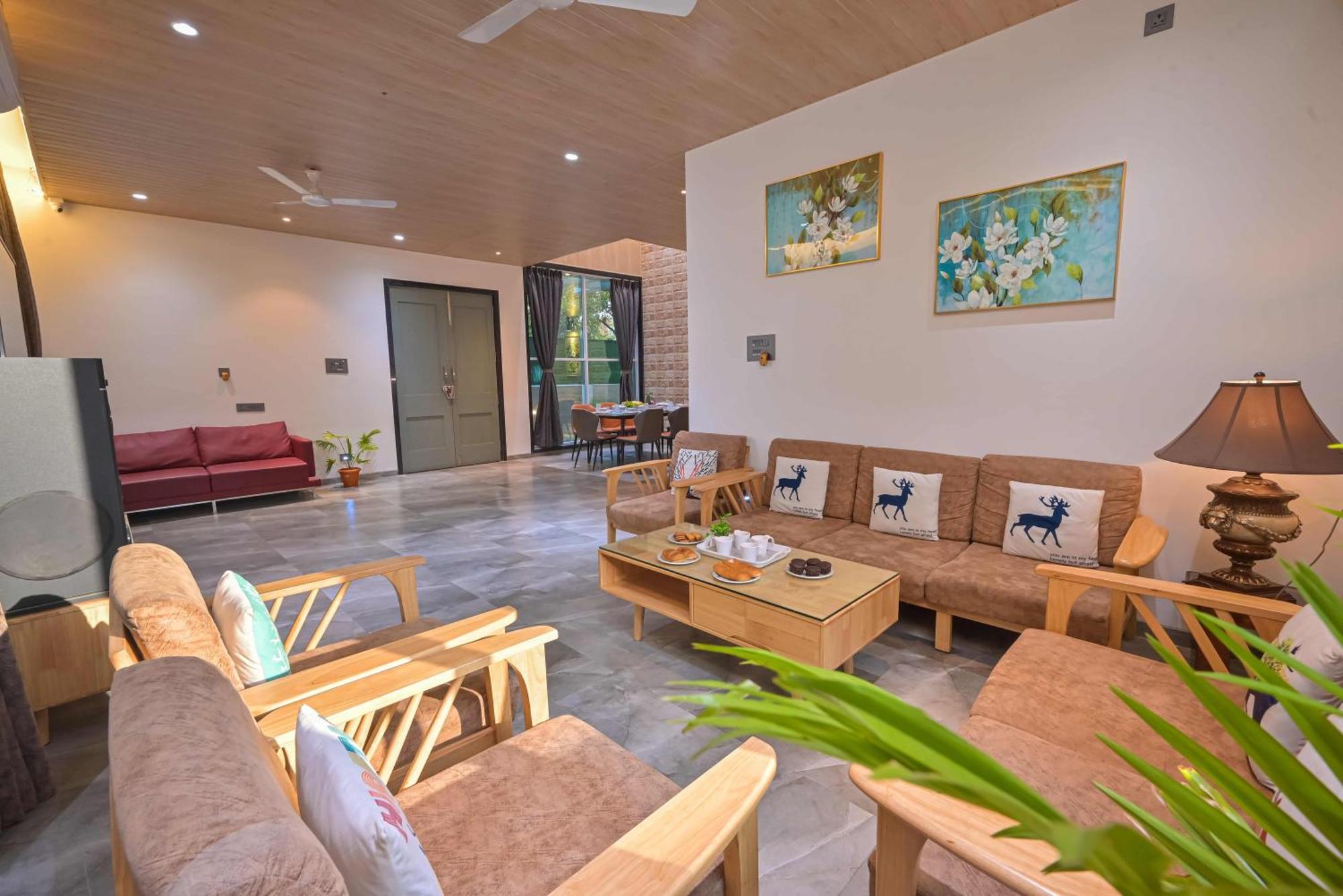 Elegant Villa By Tropicana Stays 로나발라 외부 사진